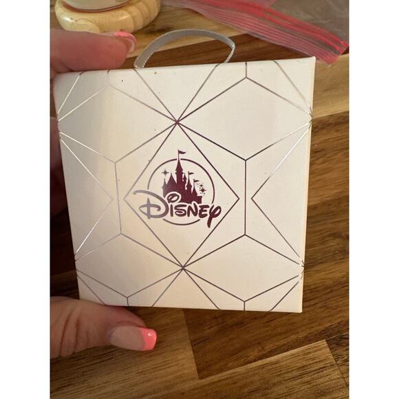 DIsney set of earrings2 pairs of earrings New in box - Picture 3 of 4